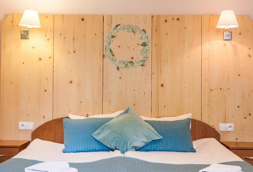 اتاق خانوادگی, Willa Pokusa