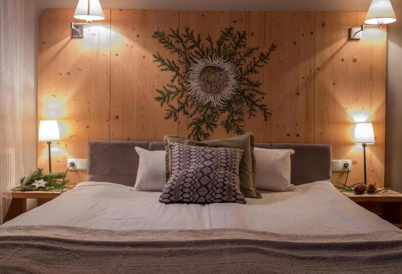 اتاق خانوادگی, Willa Pokusa