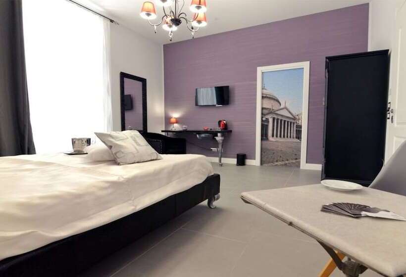 سوئیت با بالکن, Chiaia Roof