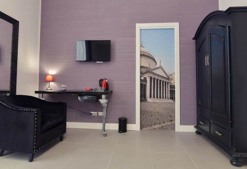 سوئیت با بالکن, Chiaia Roof