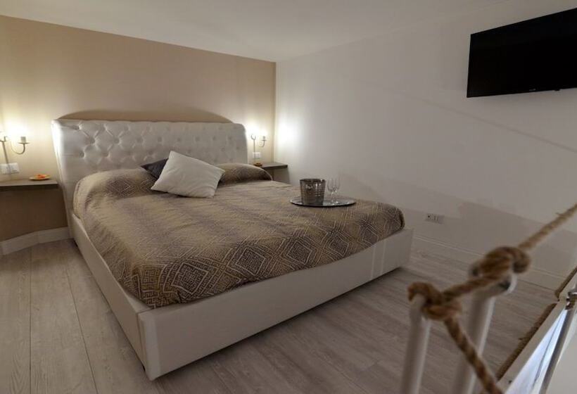 اتاق لوکس, Chiaia Roof