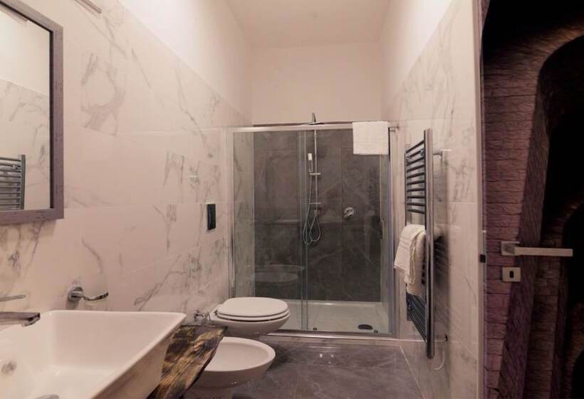 اتاق استاندارد, Chiaia Roof