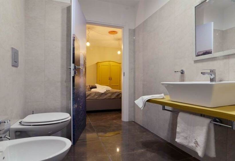 اتاق استاندارد, Chiaia Roof