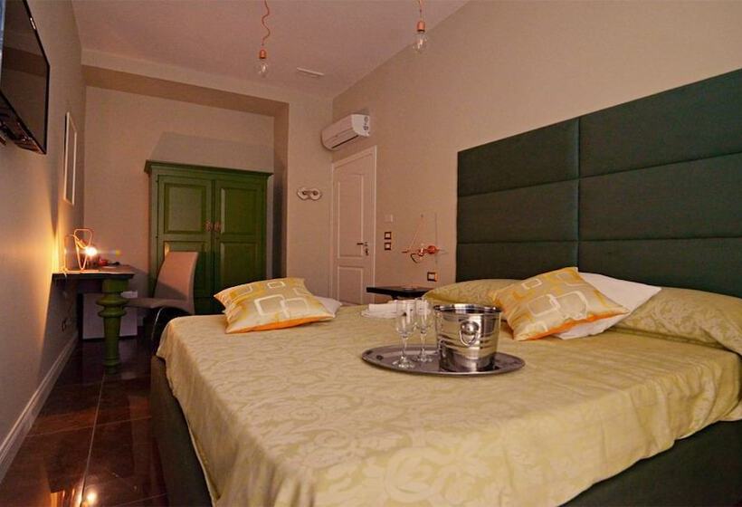 اتاق استاندارد, Chiaia Roof