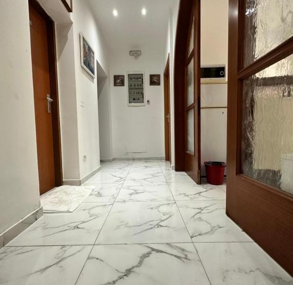 اتاق استاندارد با سرویس بهداشتی مشترک, Dream Holiday