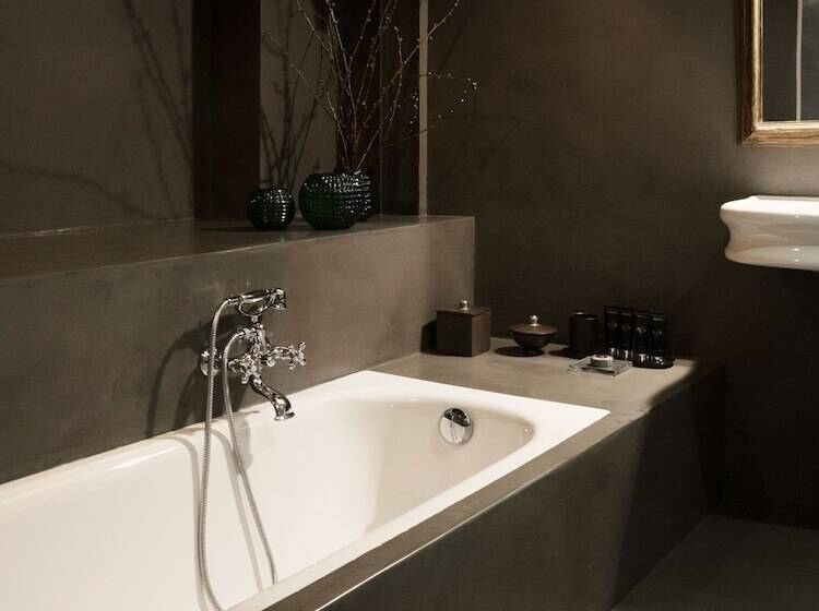 جناح, Palazzo Albricci Peregrini