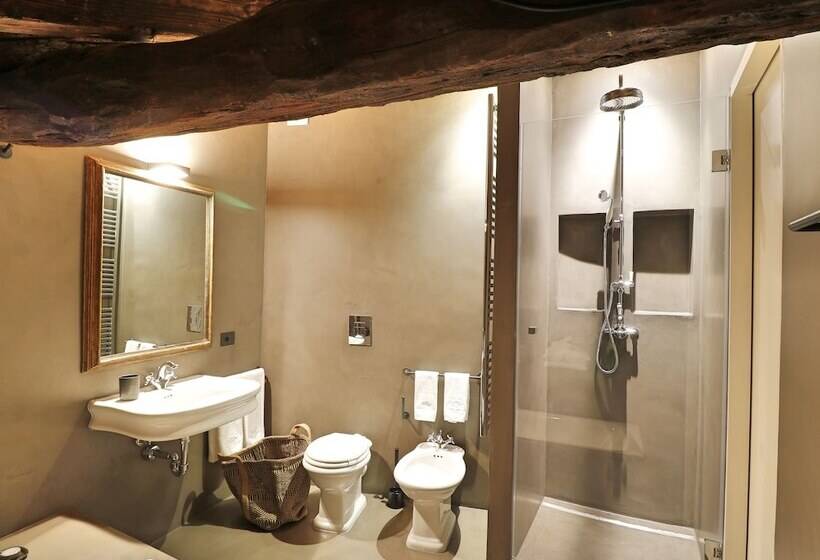 جناح, Palazzo Albricci Peregrini