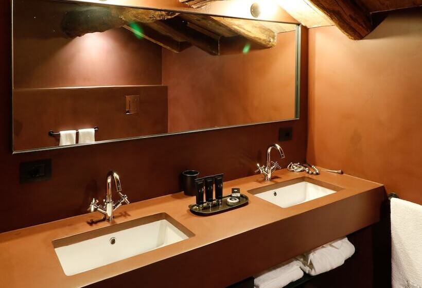 جناح, Palazzo Albricci Peregrini