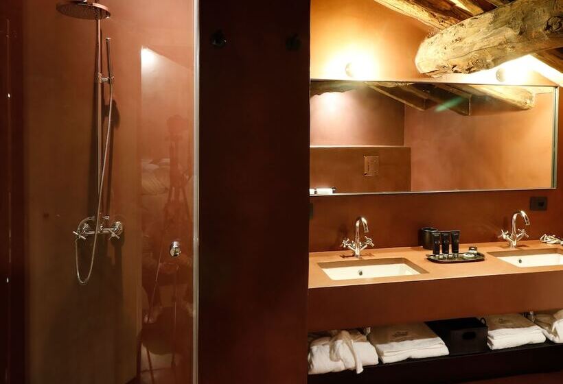 جناح, Palazzo Albricci Peregrini