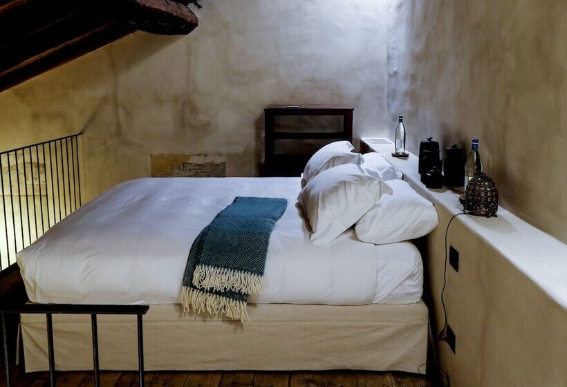 جناح, Palazzo Albricci Peregrini