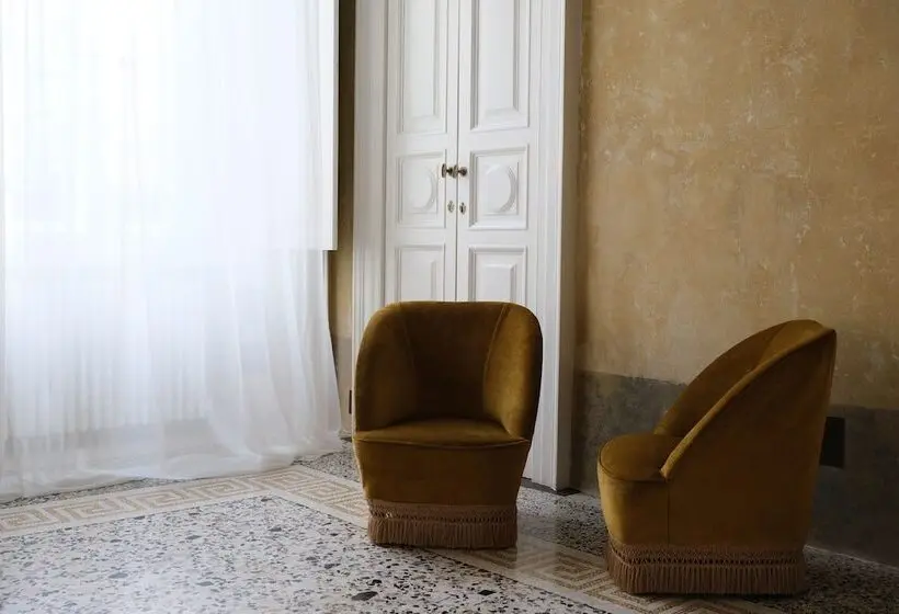 سوییت لوکس, Palazzo Albricci Peregrini