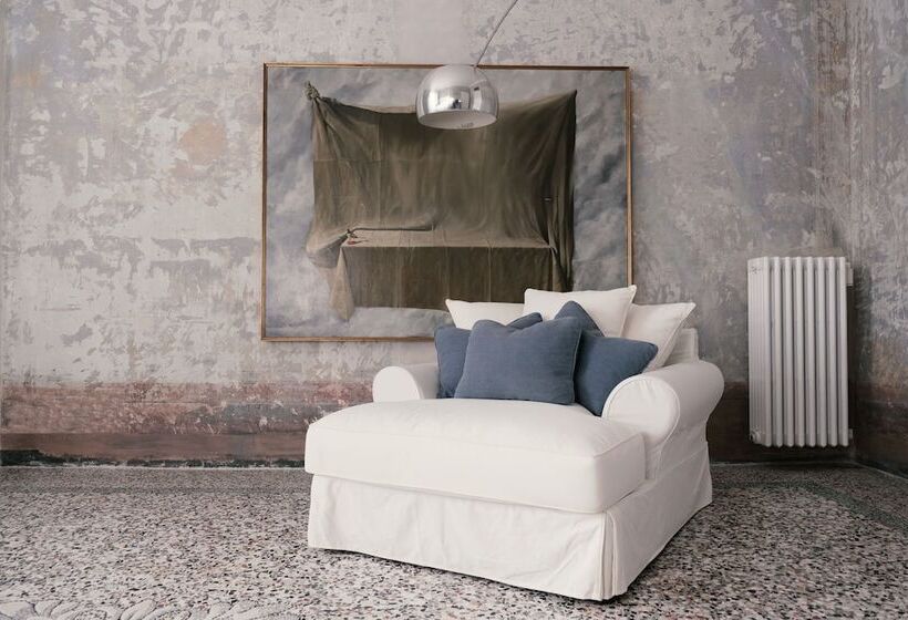 جناح ديلوكس, Palazzo Albricci Peregrini