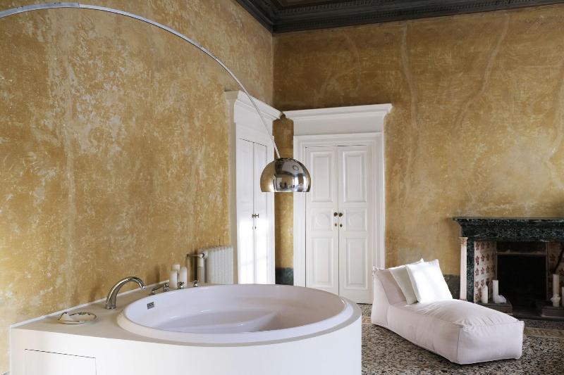 جناح ديلوكس, Palazzo Albricci Peregrini