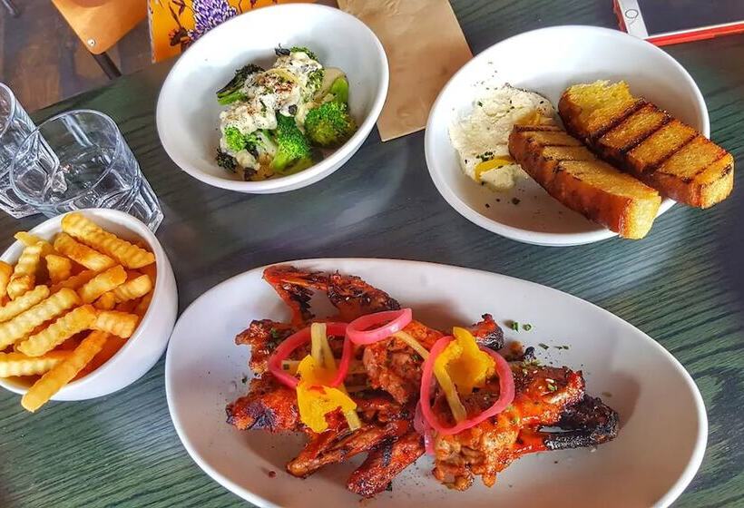 מיטה בחדר מעונות עם מקלחת משותפת, Choice Backpackers