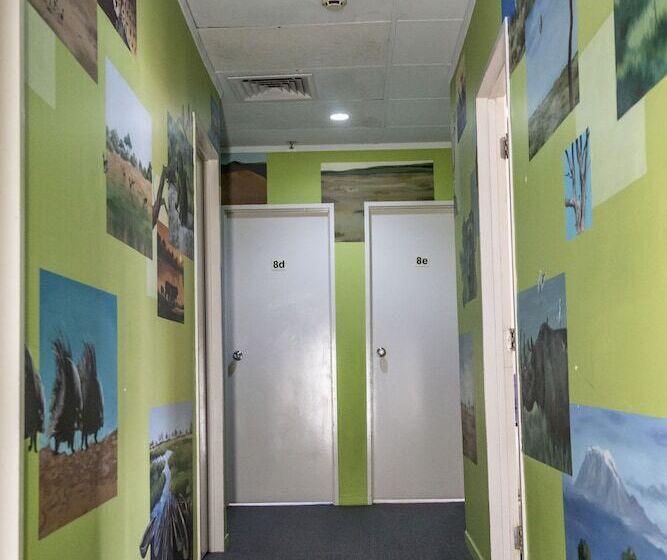 מיטה בחדר מעונות עם מקלחת משותפת, Choice Backpackers