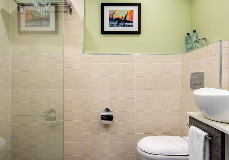 מיטה בחדר מעונות עם מקלחת משותפת, Choice Backpackers