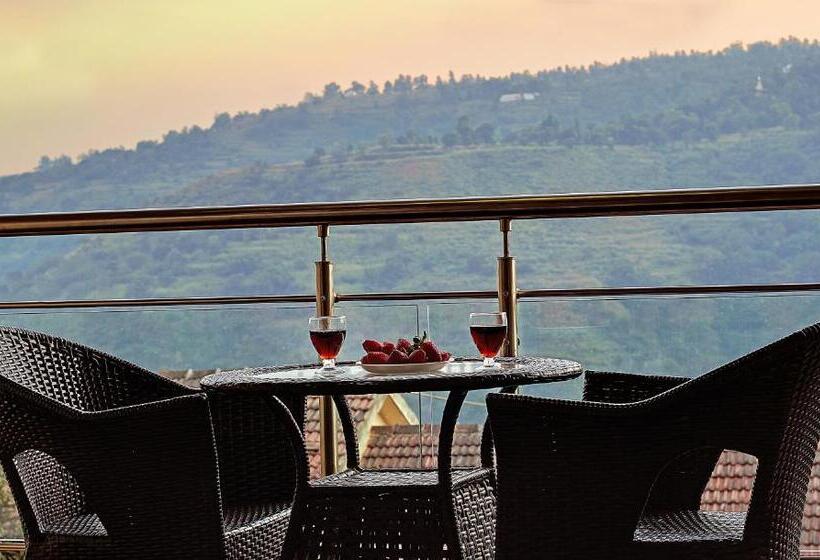 סוויטה משפחתית, Sterling Panchgani