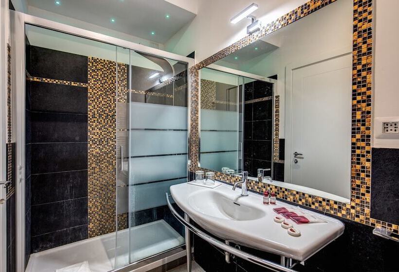اتاق لوکس سه تخته, La Foresteria Luxury Suites