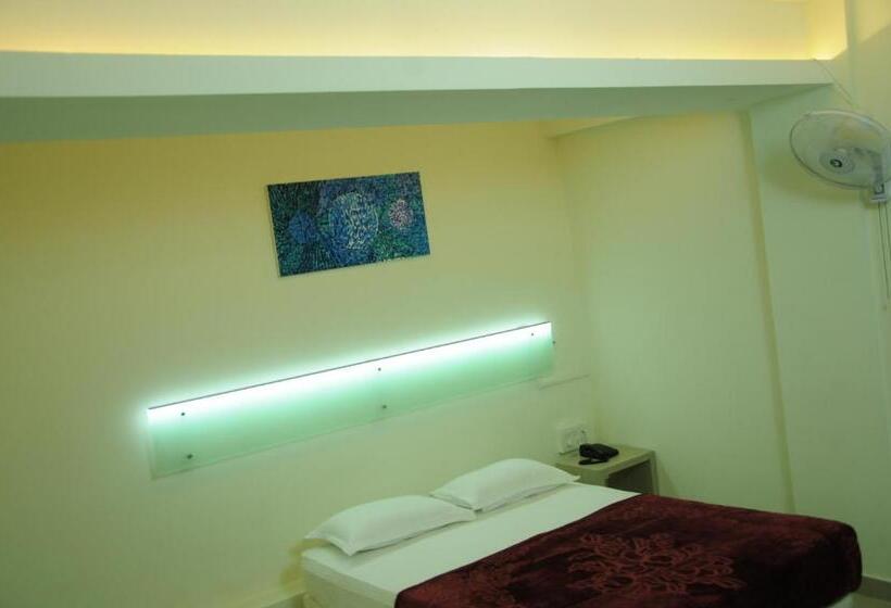 Quarto Deluxe, Cinnamon Residency