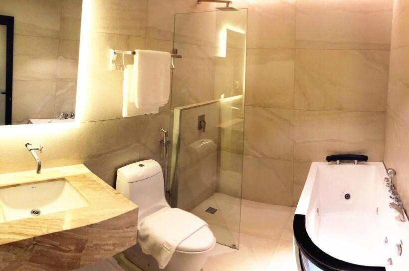 סטודיו סטנדרט עם מרפסת, Legend Boutique