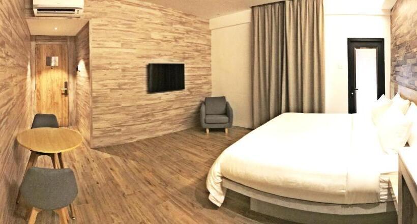 סטודיו סטנדרט עם מרפסת, Legend Boutique