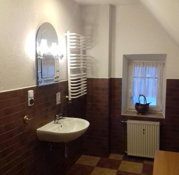 Quarto Familiar Clássico, Dom Gościnny Gerus