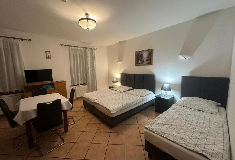 חדר סטנדרט לארבעה, Dom Gościnny Gerus