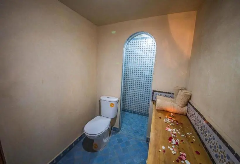 اتاق استاندارد چهار تخته, Riad Gzira Fez