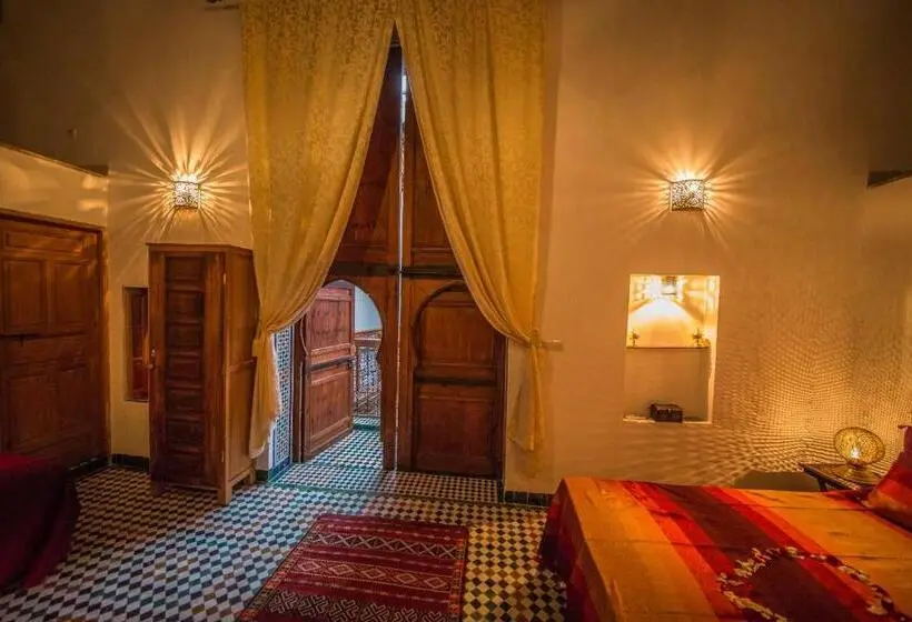 اتاق استاندارد چهار تخته, Riad Gzira Fez