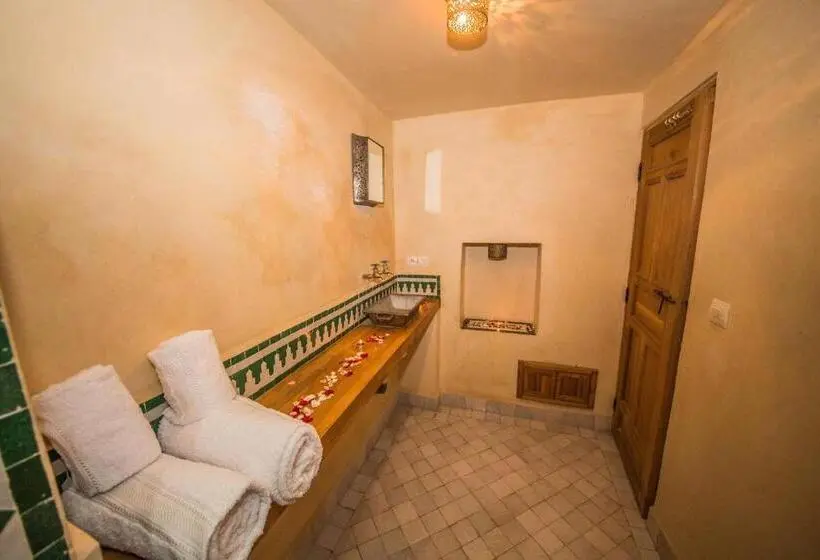 اتاق استاندارد سه نفره, Riad Gzira Fez