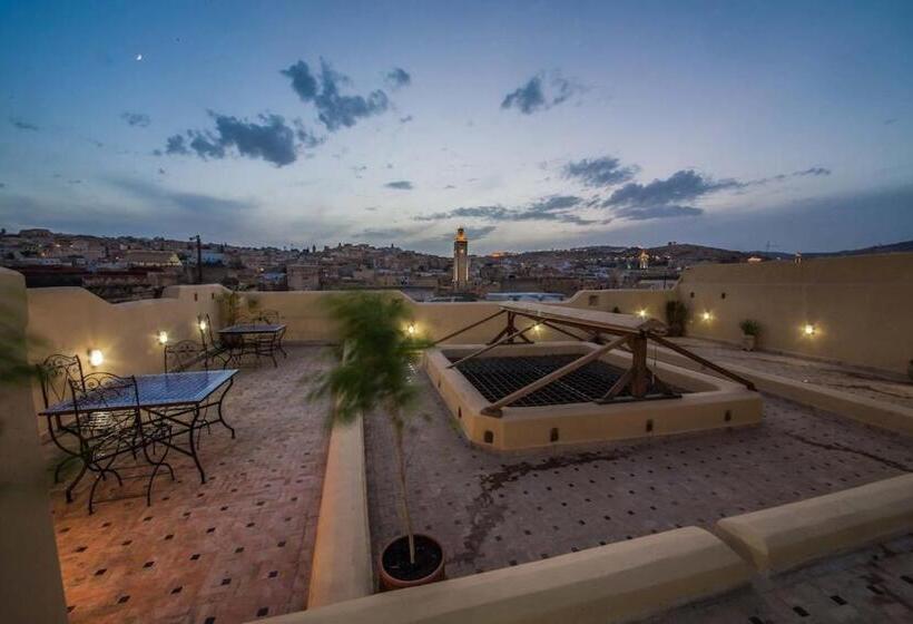 اتاق استاندارد سه نفره, Riad Gzira Fez