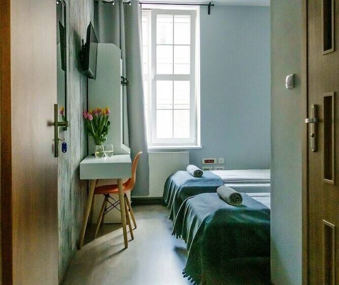 Номер Стандарт, Trip & Hostel