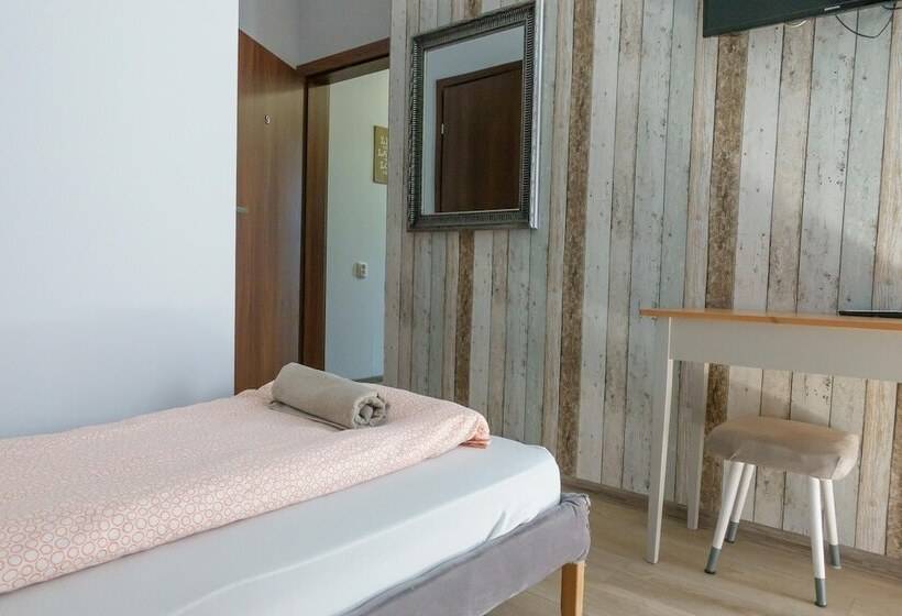 Номер Стандарт, Trip & Hostel