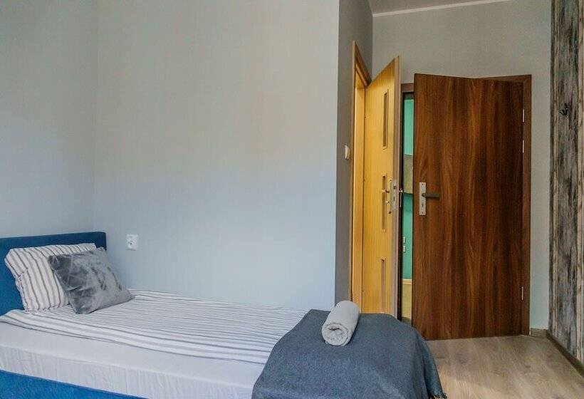 Номер Стандарт, Trip & Hostel