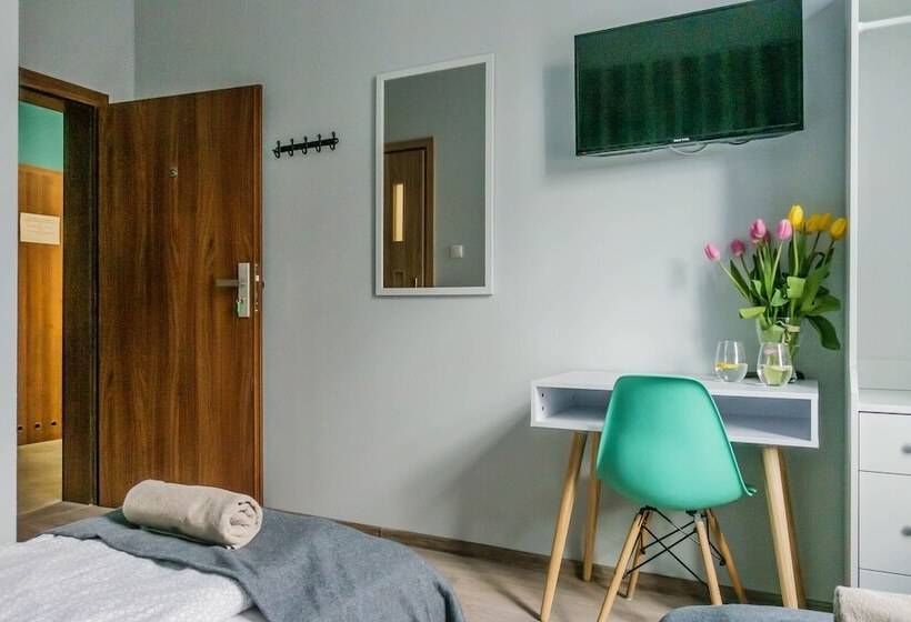 Номер Стандарт, Trip & Hostel