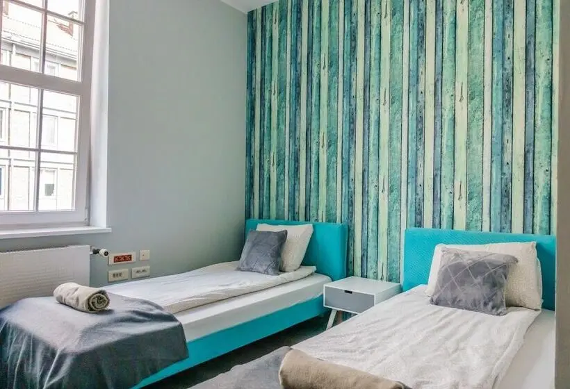 اتاق استاندارد, Trip & Hostel