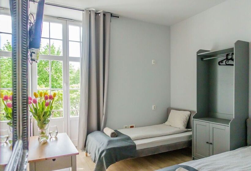 Номер Стандарт, Trip & Hostel