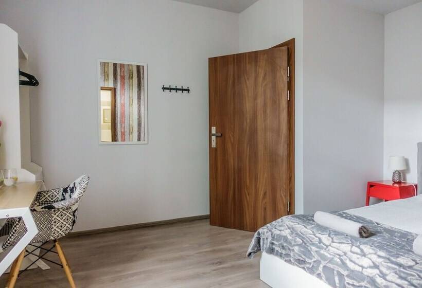 Апартаменты 1 Спальня, Trip & Hostel