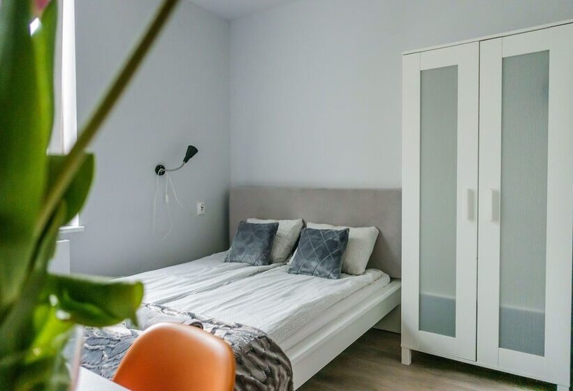 Апартаменты 1 Спальня, Trip & Hostel