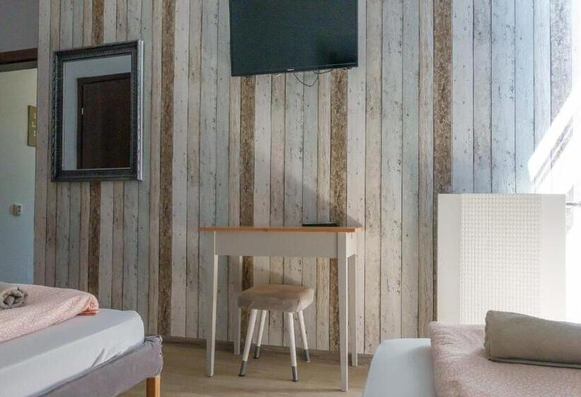 Номер Стандарт, Trip & Hostel