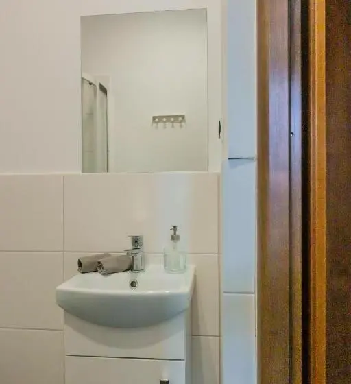 استودیوی استاندارد, Trip & Hostel