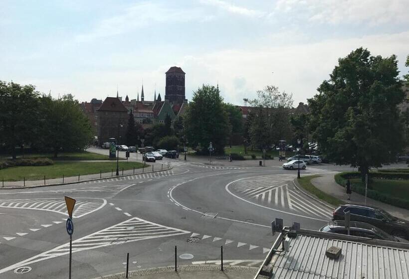 Студия Стандарт, Trip & Hostel