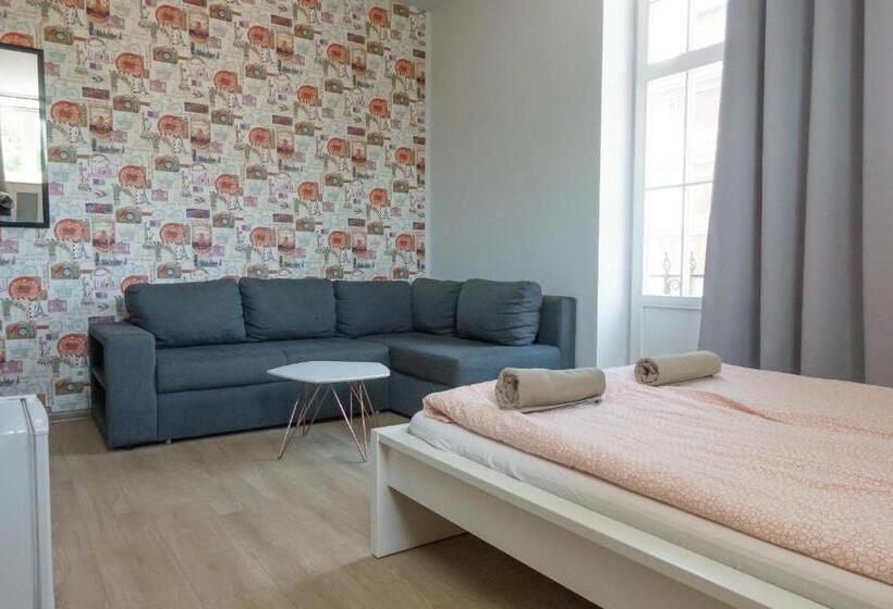 Студия Стандарт, Trip & Hostel