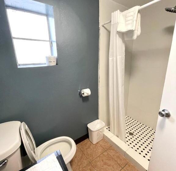 غرفة قياسية سرير كينج, Annie Oakley Motel Oakley