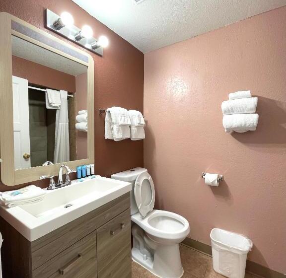 شقة غرفة واحدة, Annie Oakley Motel Oakley