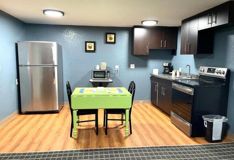 شقة غرفة واحدة, Annie Oakley Motel Oakley