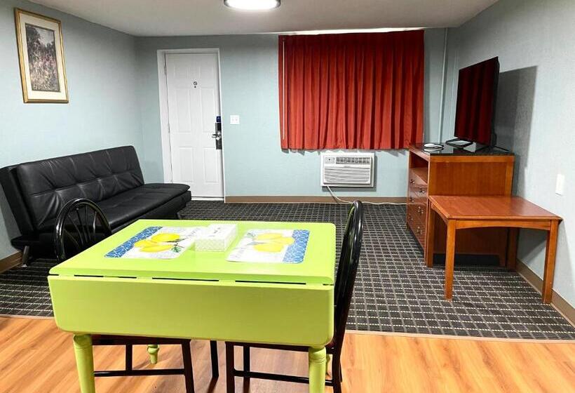 شقة غرفة واحدة, Annie Oakley Motel Oakley