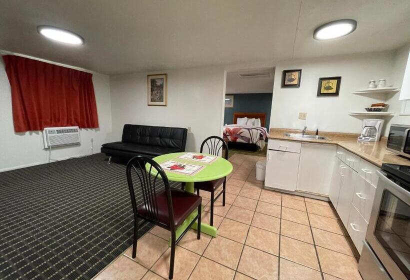 شقة غرفة واحدة, Annie Oakley Motel Oakley