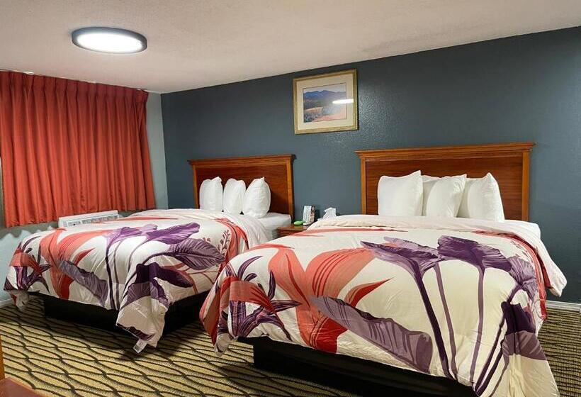 شقة غرفة واحدة, Annie Oakley Motel Oakley