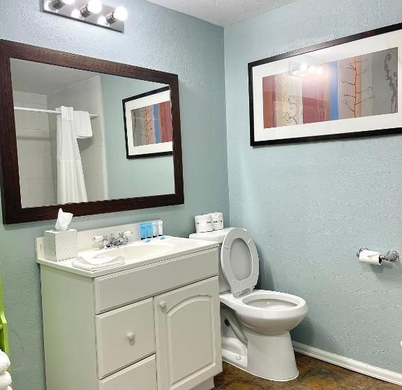 شقة غرفة واحدة, Annie Oakley Motel Oakley